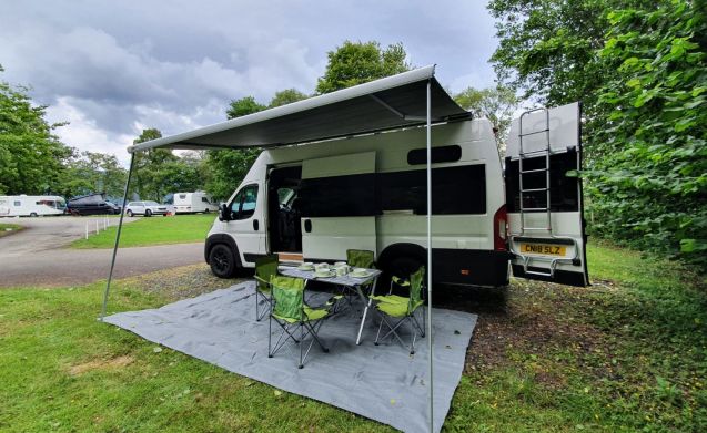 Camper and Motorhome Hire | Peak District 4 Citroën motorhome for 4 people in Stretford