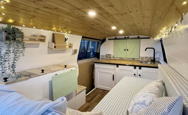 Volkswagen motorhome for 2 people in Meanwood