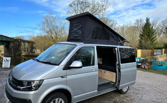 Volkswagen motorhome for 4 people in Marple