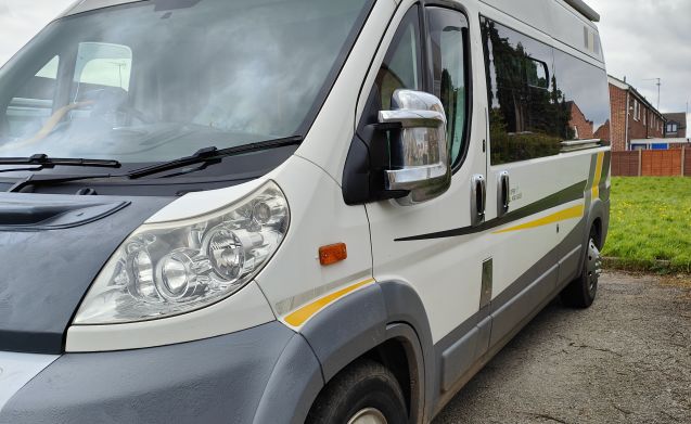 Peugeot motorhome for 5 people in Hatton