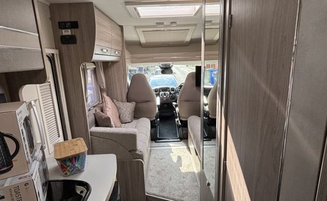 Peugeot motorhome for 4 people in Denton