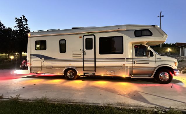 Amerikaanse camper – 6-Personen-Ford E350 7,3 l V8-Turbodiesel ab