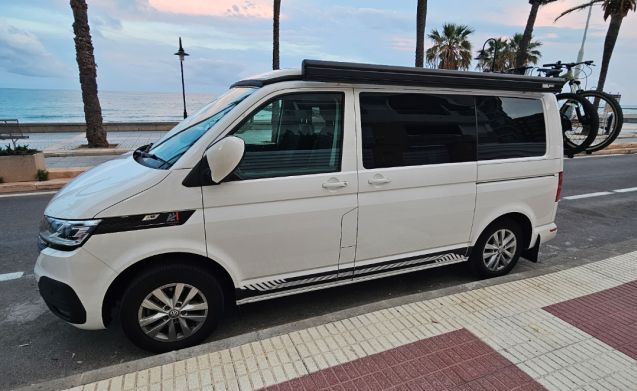 Volkswagen motorhome for 4 people in Worsley