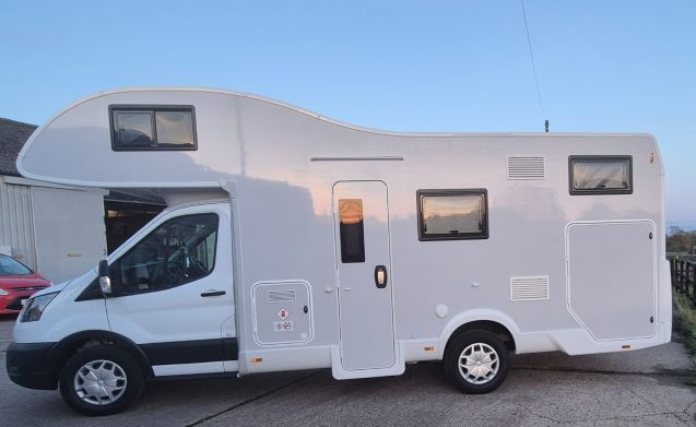 Roller Team motorhome for 6 people in Bingham
