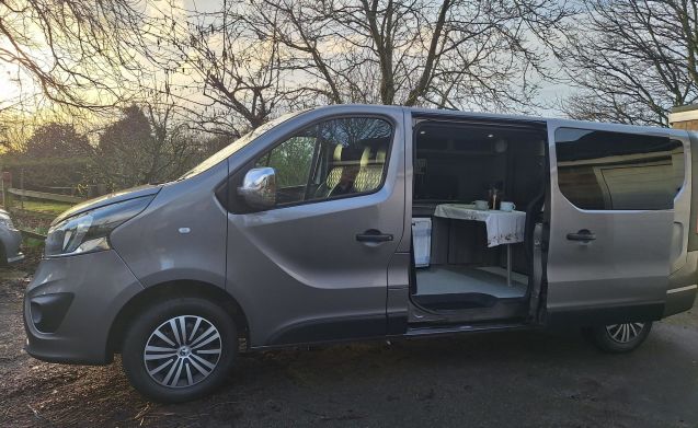 Vaivo – berth Vivaro Campervan from £72 Goboony