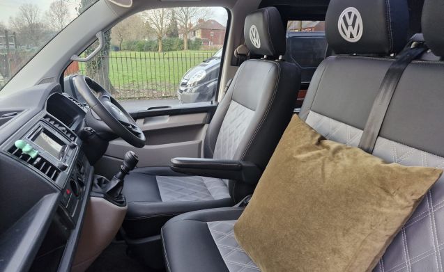 Camper and Motorhome Hire | Peak District 3 Volkswagen motorhome for 4 people in Levenshulme