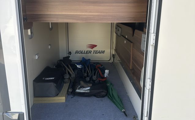 Camper and Motorhome Hire | Peak District 3 Roller Team motorhome for 6 people in Marple