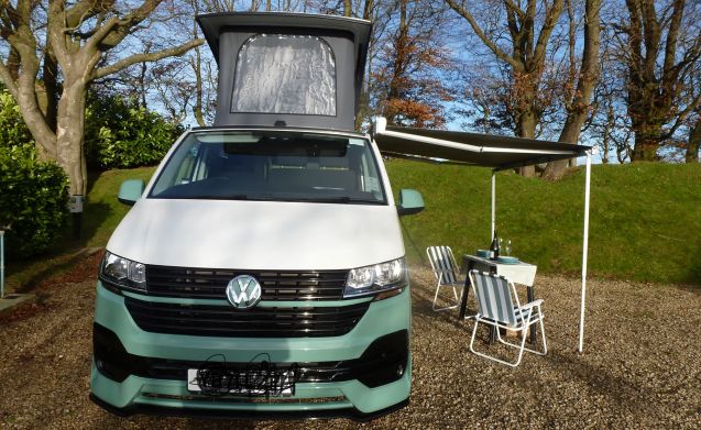 Volkswagen motorhome for 4 people in Calver