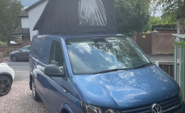 Volkswagen motorhome for 4 people in Worsley