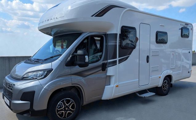 Autotrail motorhome for 6 people in Derbyshire