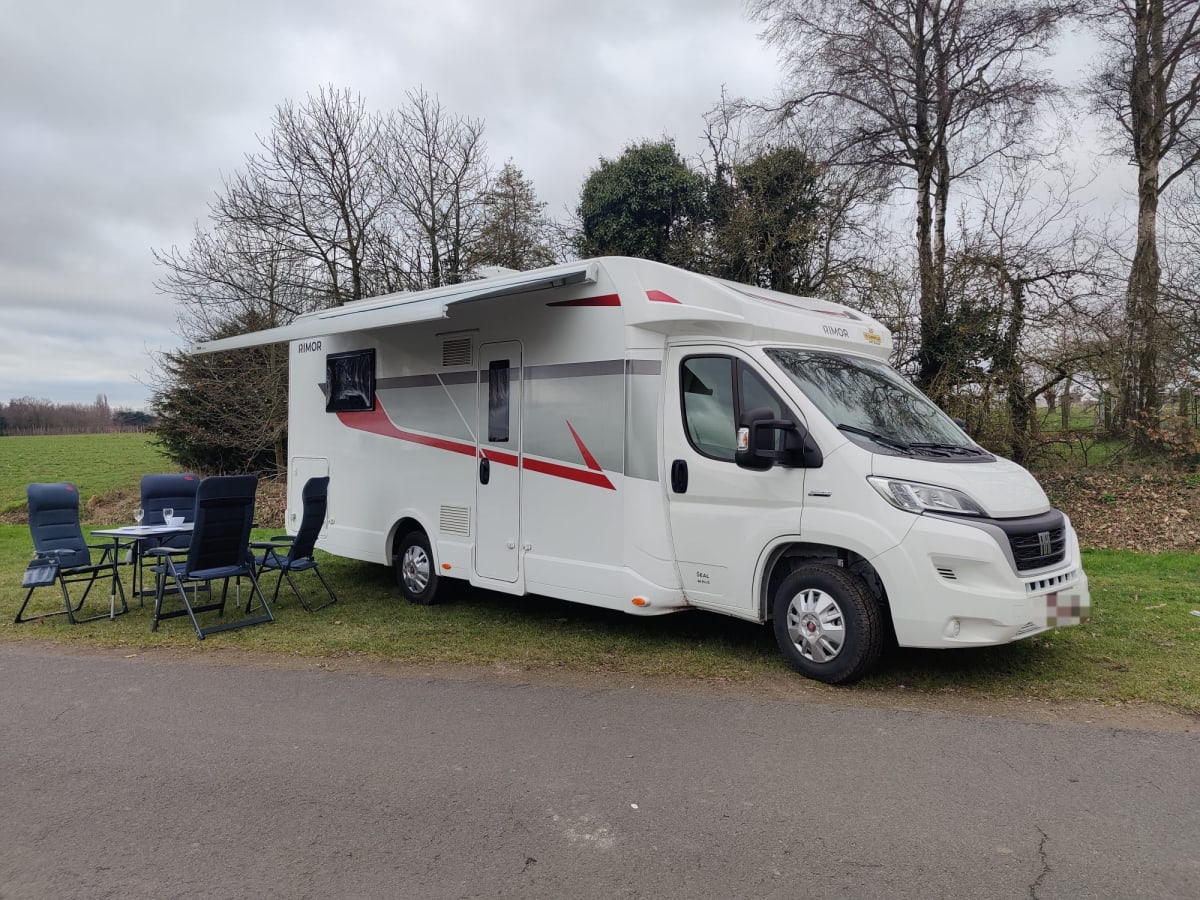 Fiat Ducato semi-intégré - 4 pers (nouveau 2023) à partir de 115