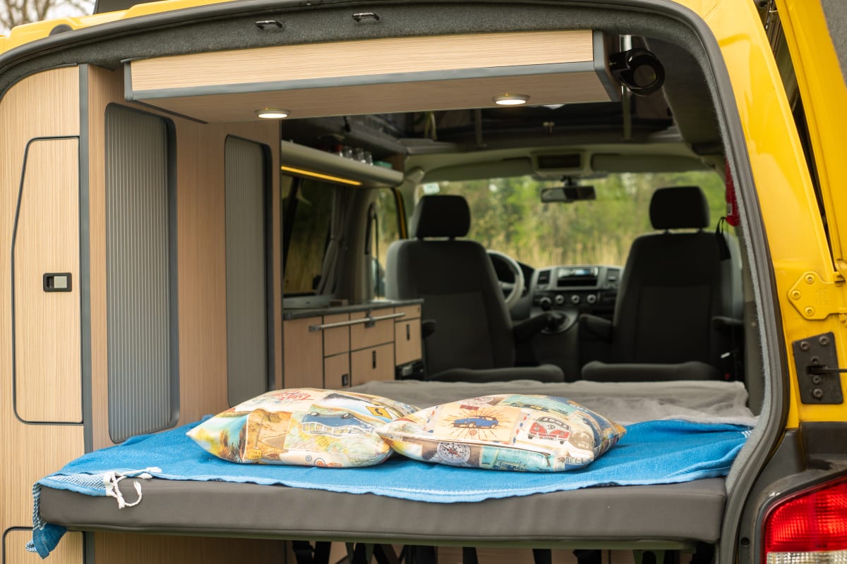 Yellow Submarine – Camping-car VW T5 Extended - Comme une voiture à partir  de 91,00 € par jour Goboony