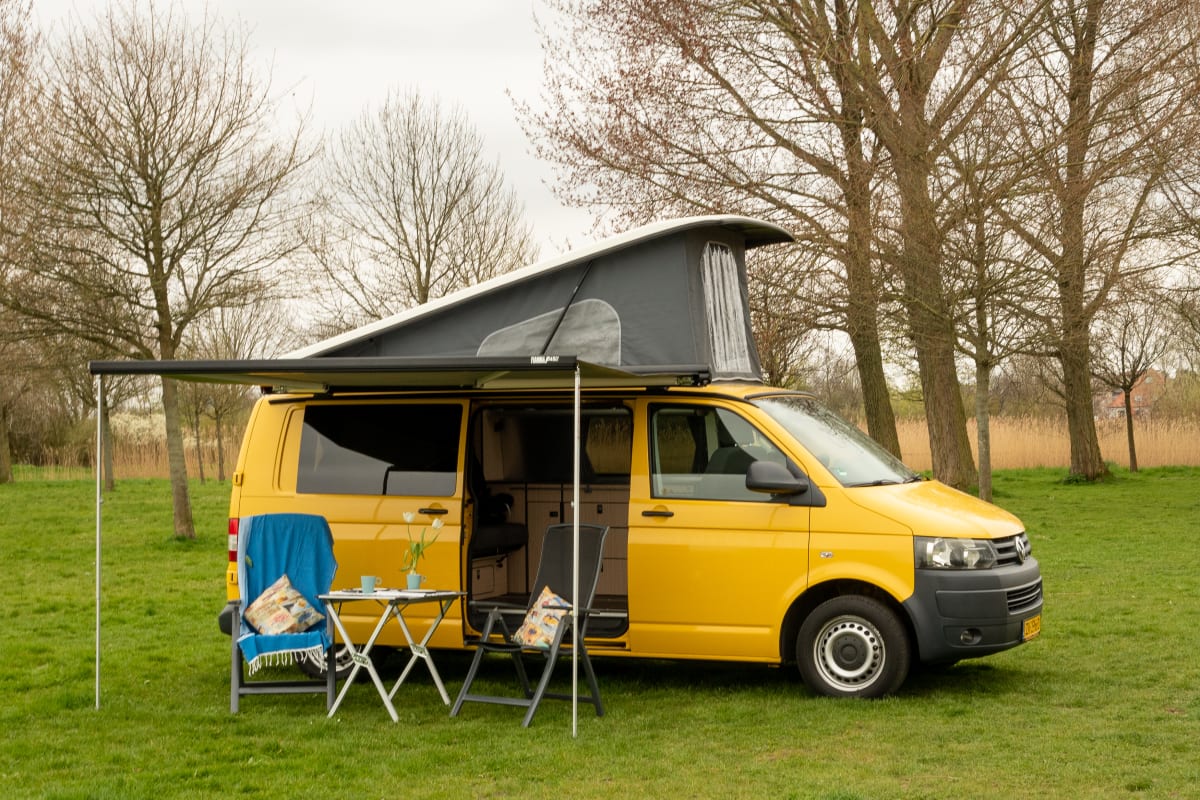 Yellow Submarine – Camping-car VW T5 Extended - Comme une voiture à partir  de 91,00 € par jour Goboony