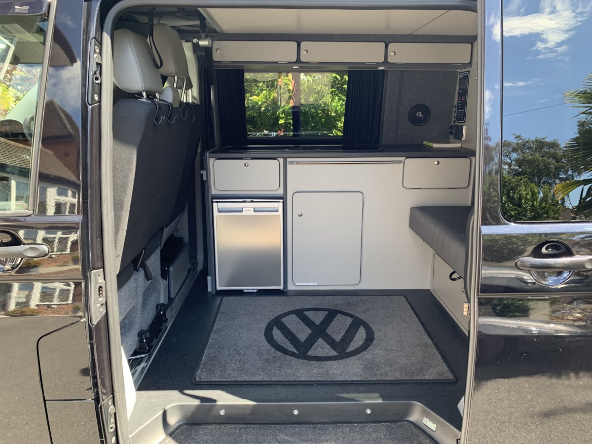 Cuisine de camping-car Volkswagen transporter, par Laurens