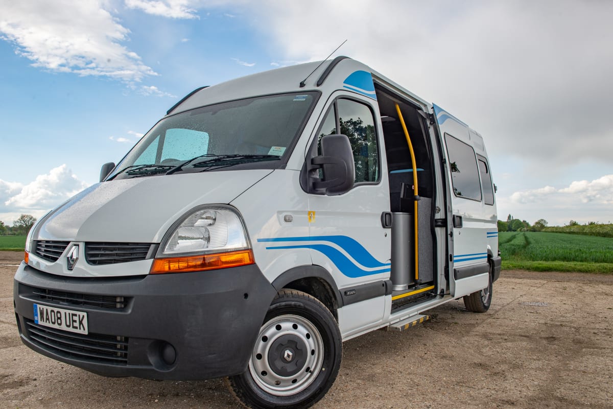 The Explore Bus – Renault Master 2 Berth Budget Campervan-Comfortable Wide  Fixed Double Bed from £129 p.d. - Goboony