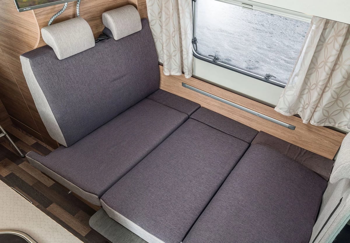 YN24 AWZ - 6 berth Weinsberg 600 DKG Romford from £90.00 p.d. - Goboony