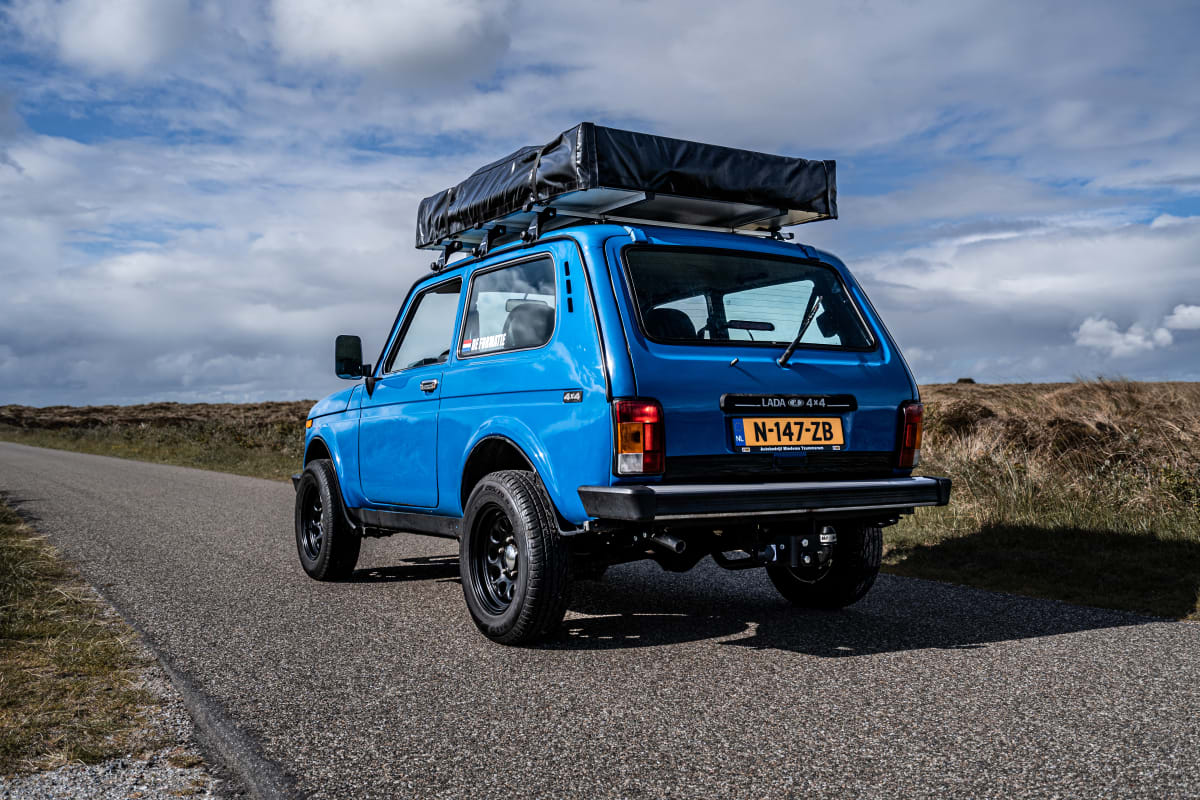 Pjotr – Lada Niva 4x4 with roof tent from €68 p.d. - Goboony