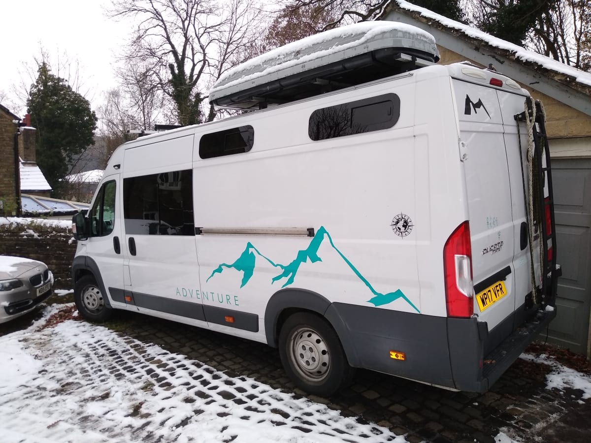 Scout – Fiat Ducato Family Adventure Campervan - 4 Reisesitze, Schlafplätze  4-6 ab 85 £ p. T. – Goboony