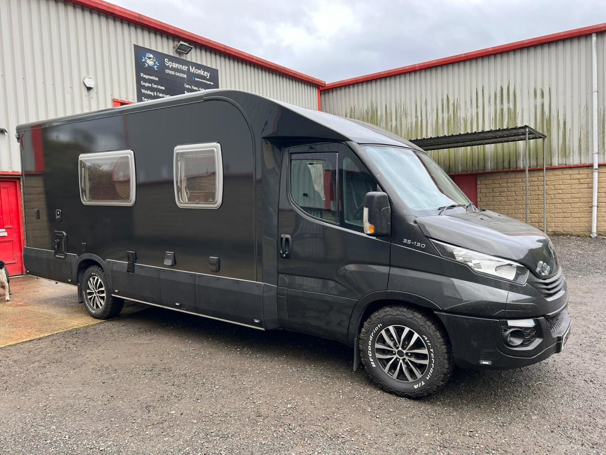 4 birth iveco daily - off grid motorhome