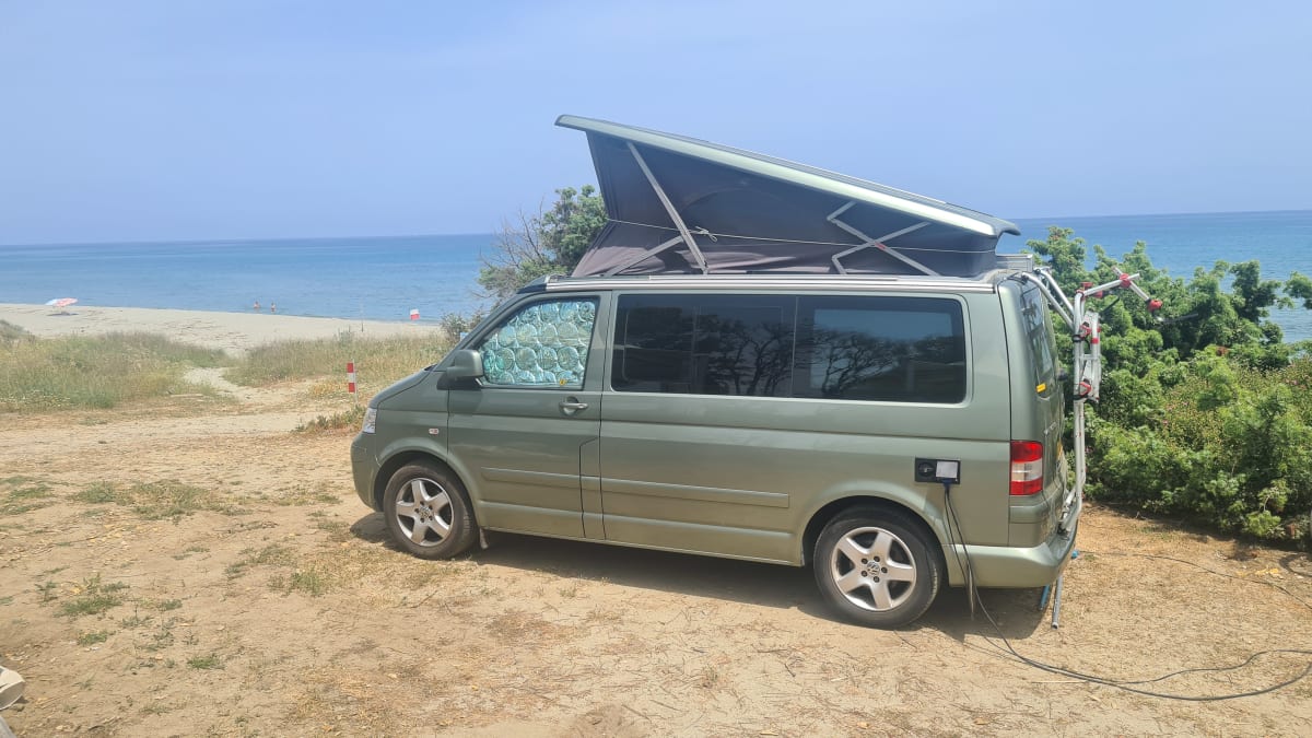 Gepflegter Volkswagen T5 Bus Camper 2.5 TDI ab 67 € p. T. – Goboony