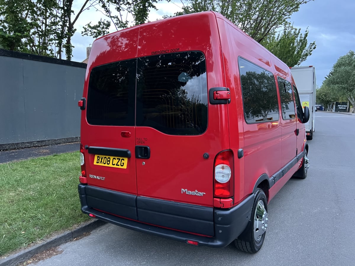 Double swivel front seat Renault Master 2023 : r/VanLife