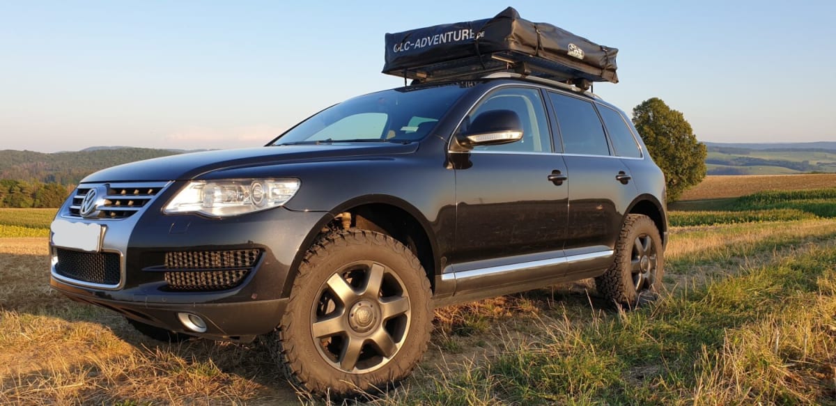 VW Touareg 4x4 off-road roof tent camper from €87 p.d. - Goboony