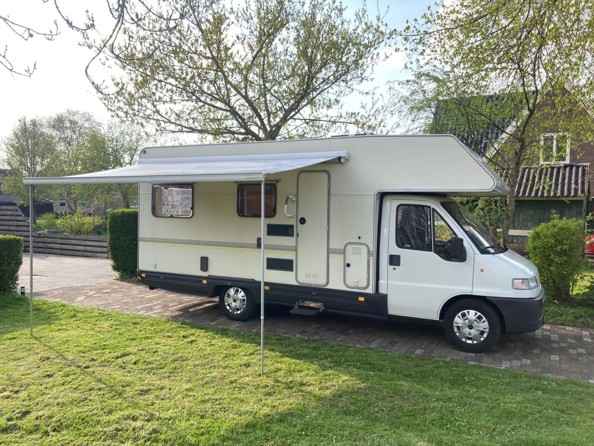 Camping-car Fiat Ducato, 6 personnes à partir de 91,00 € par jour