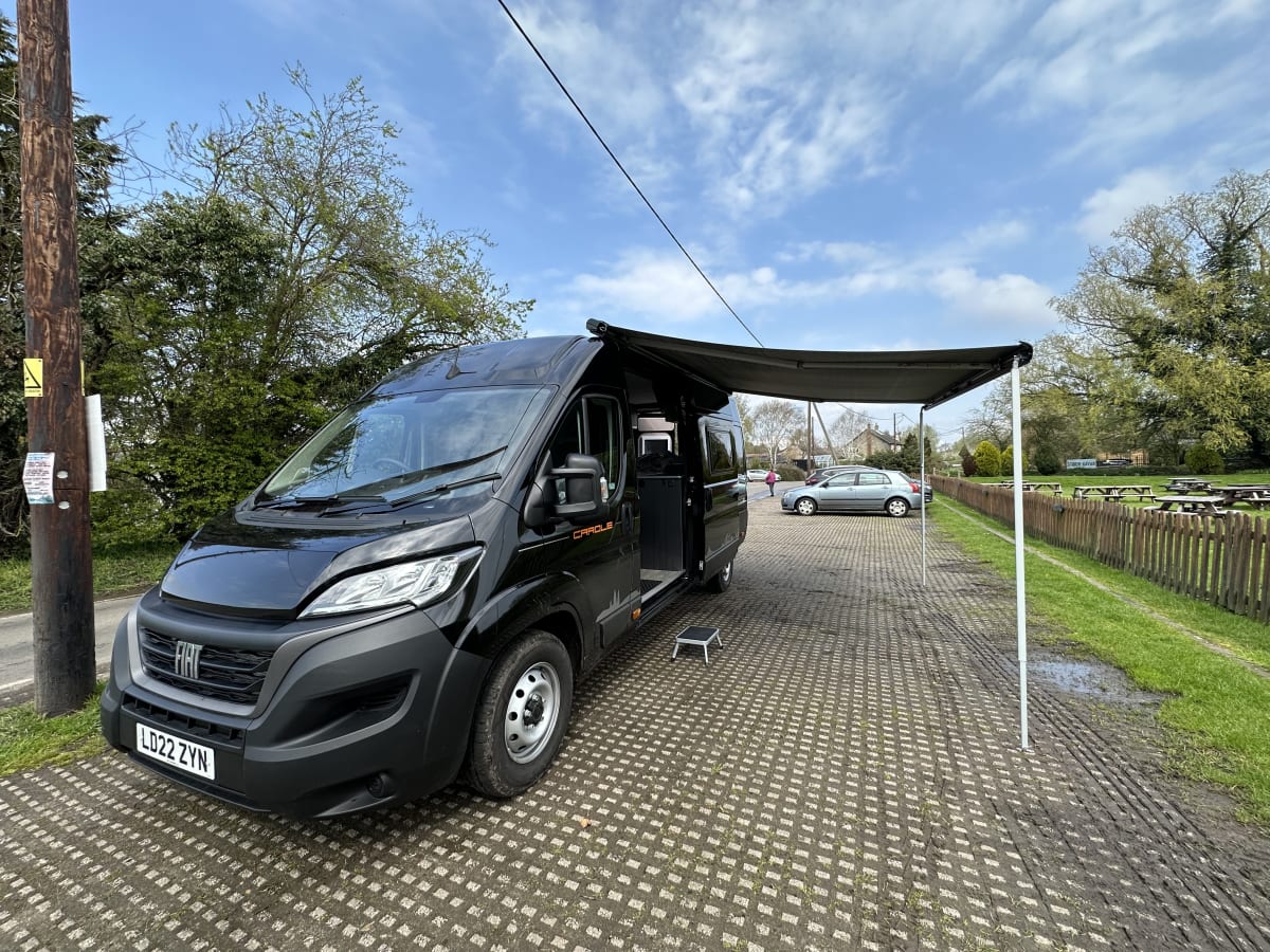 Fiat Ducato Wohnmobil mit 4 Schlafplätzen ab 133 £ p. T. – Goboony