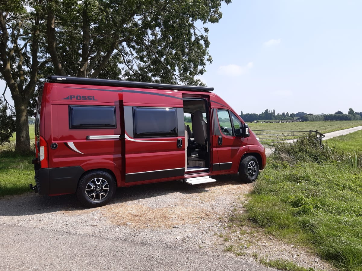 e – Charming 2 person Citroen Jumper Bus camper from €85 p.d. -  Goboony