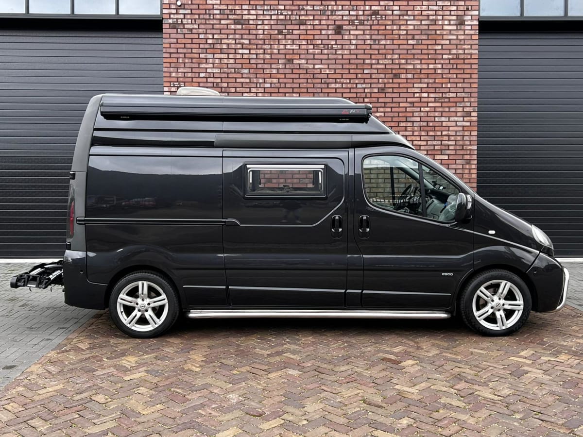 BuZz Lightyear – Opel vivaro 1.9 sdi compact camper from €78 p.d. - Goboony