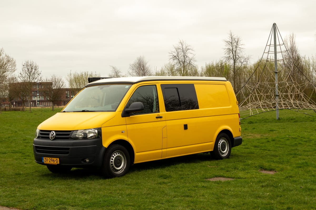 Yellow Submarine – Camping-car VW T5 Extended - Comme une voiture à partir  de 91,00 € par jour Goboony