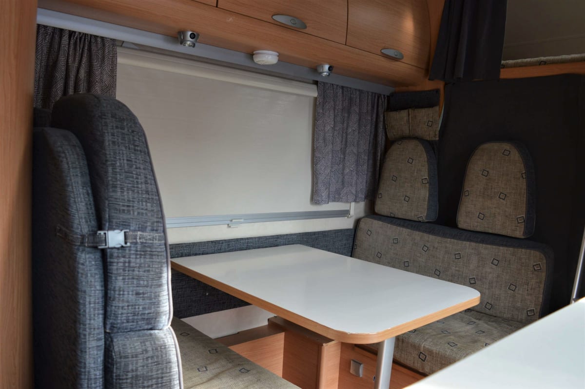 Beautiful complete and very neat 6-person camper (Fiat Ducato Adria Mobil)  from €88 p.d. - Goboony