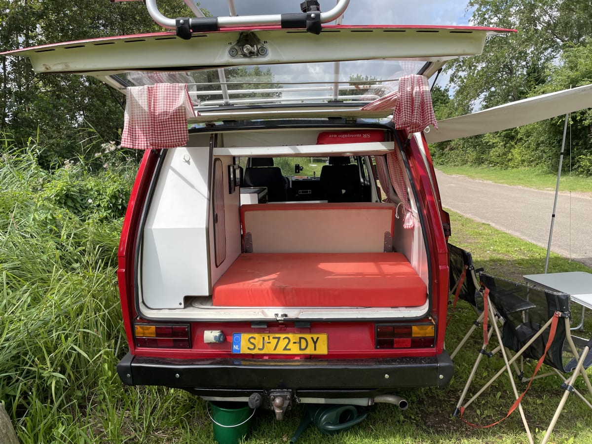 Lana – 2p Volkswagen campervan uit 1981 from €65 p.d. - Goboony