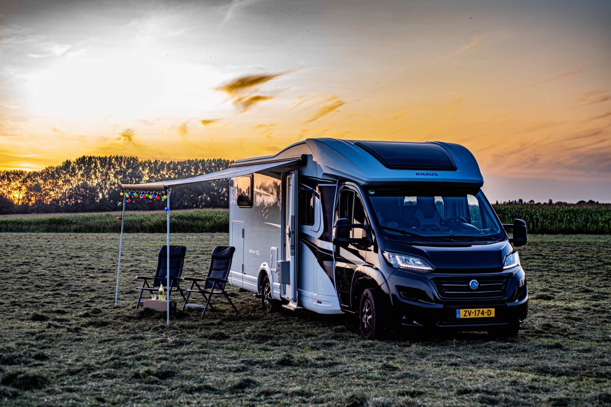 Sky Wave 700 Meg Luxury Automatic Semi Integrated Camper For 4p With Airco From 145 P D Goboony Sky Wave 700 Meg Luxury Automatic Semi Integrated Camper For 4p With Airco From 145 P D Goboony