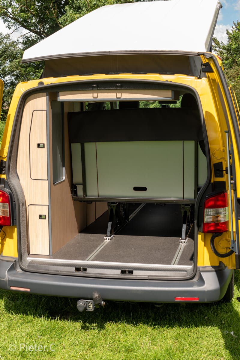 Yellow Submarine – Bus camper VW T5 Extended - Just like a car from €91 ...