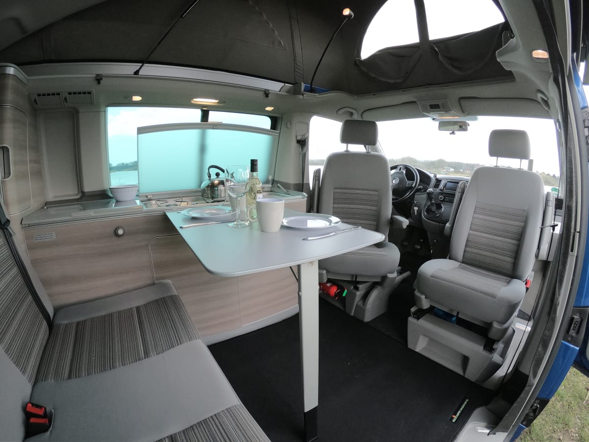 Blauw – T5 California Bus camper pop-up roof. from p.d. Goboony
