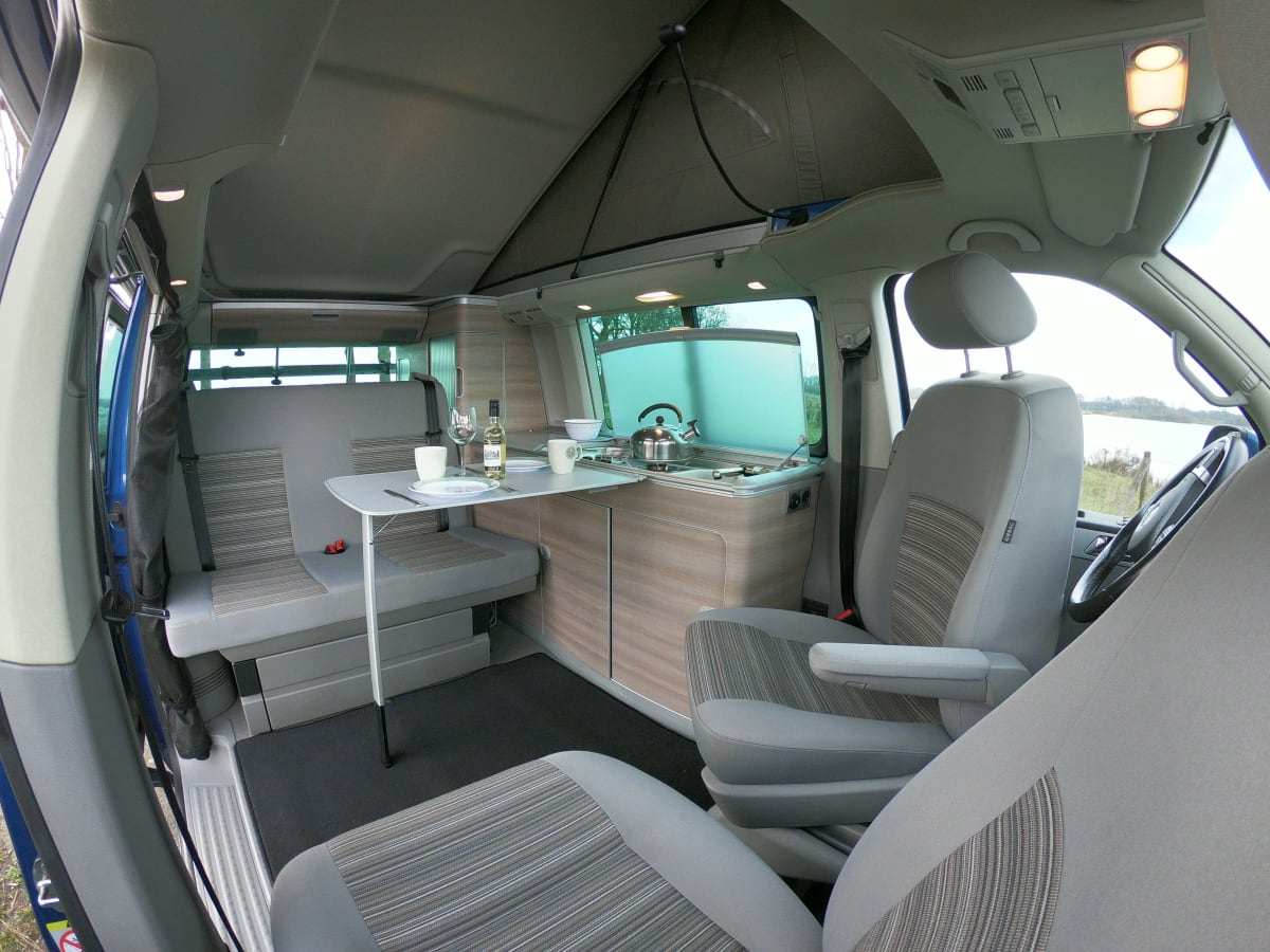 Blauw – T5 California Bus camper pop-up roof. from p.d. Goboony