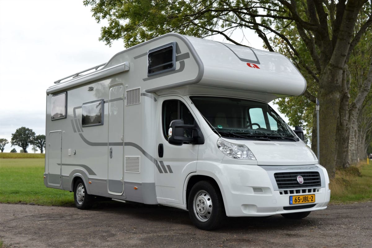 Beautiful complete and very neat 6-person camper (Fiat Ducato