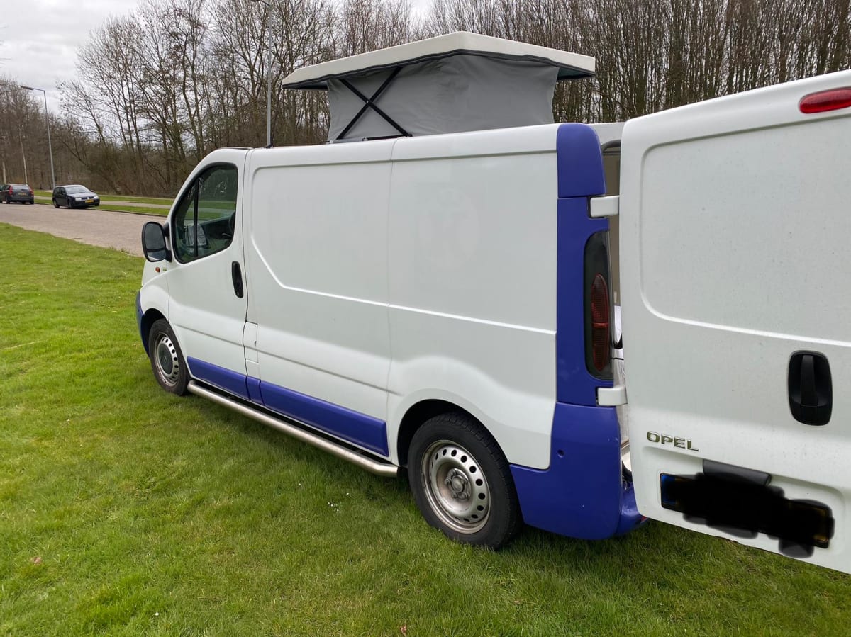 BuZz Lightyear – Opel vivaro 1.9 sdi compact camper from €78 p.d. - Goboony