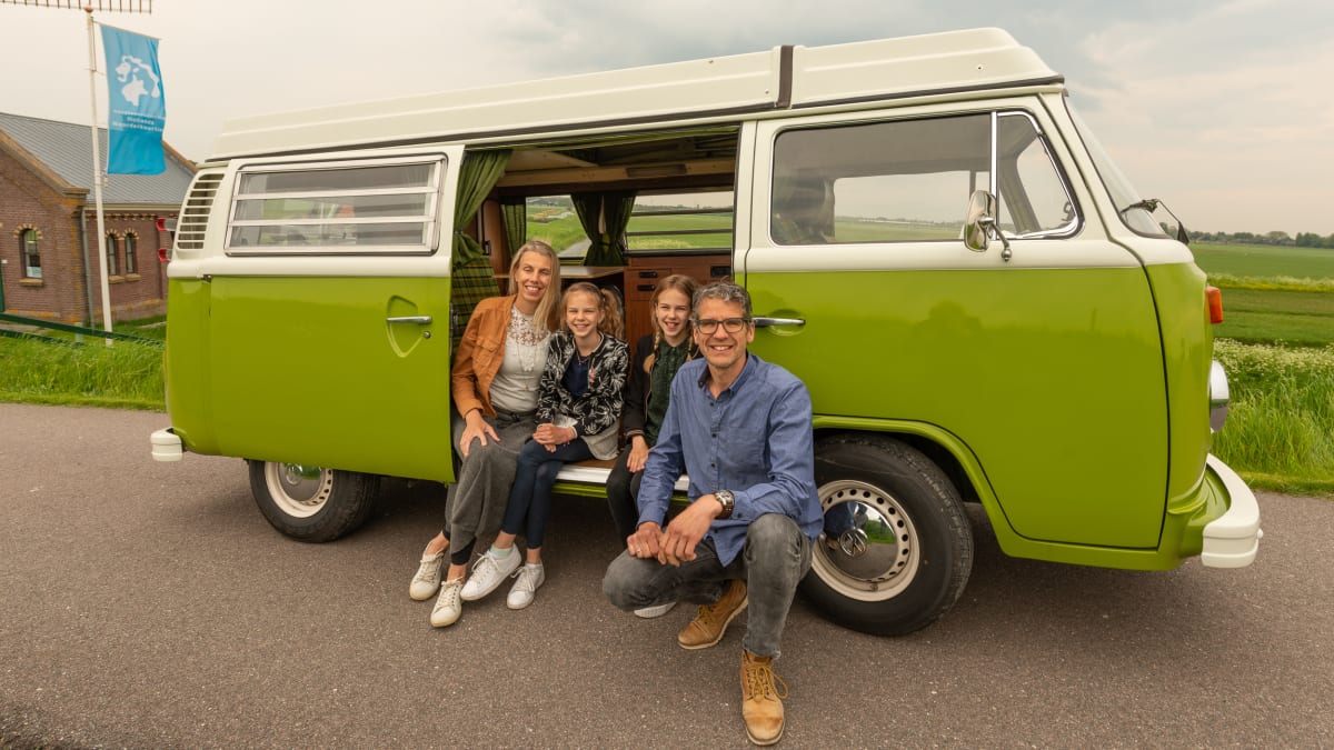 Zichtbaar aanbidden Informeer Het groene busje – Classic Volkwagenbus T2b from €139 p.d. - Goboony