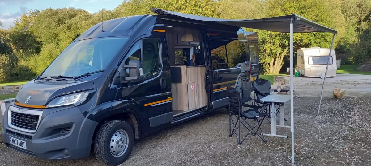 Pippa – Camper Peugeot 2 posti letto. da 73 £ al giorno - Goboony