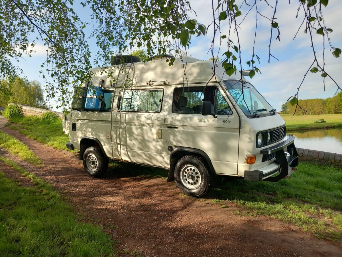 Rika – Vw T3/T25 Syncro 4x4 from £103pn from £103 p.d. - Goboony