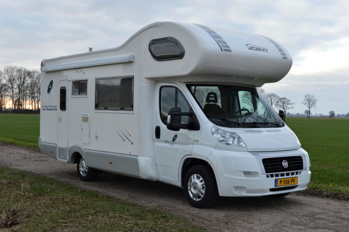 Schöner kompletter und sehr ordentlicher Camper für 6 Personen (Fiat Ducato  Joint S) ab 87 € p. T. – Goboony