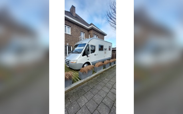 Location - Camping-car Intégral - null - #86950