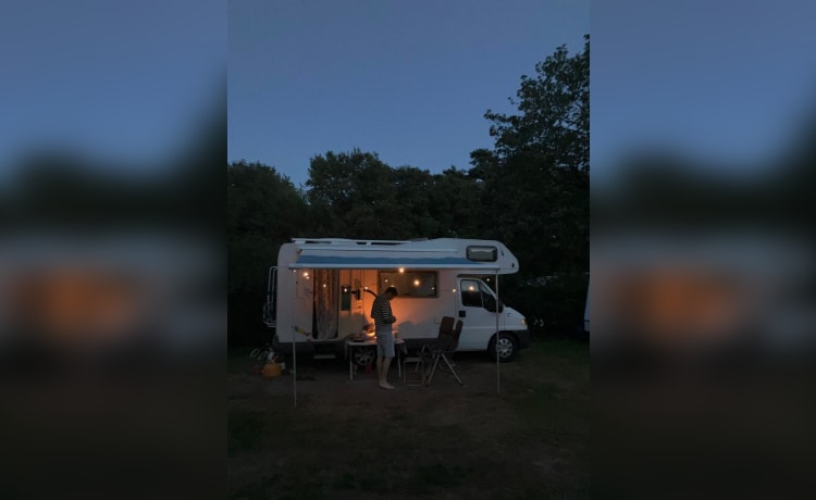 Accogliente camper completo per famiglie da 5 posti