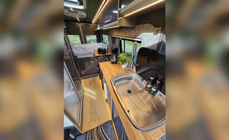 Beresford – 2 berth Mercedes-Benz campervan