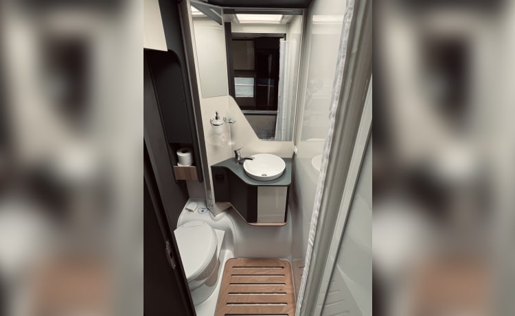 Warren – 4 berth Laika L319 - luxury motorhome - Pet Friendly