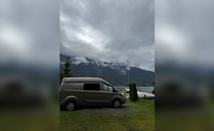 Moët  – 2-persoons Ford campervan uit 2021