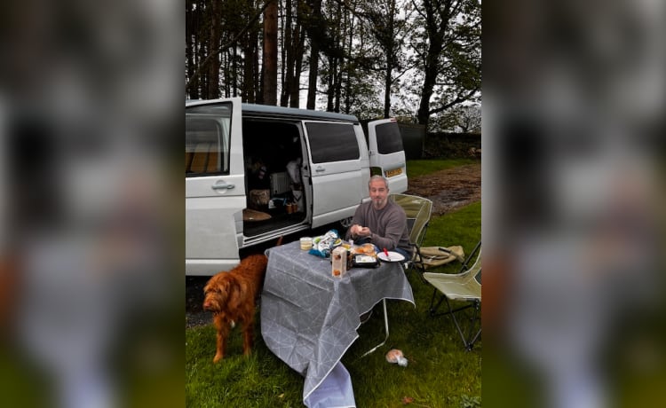 Jeff – 6-persoons Volkswagen campervan uit 2018