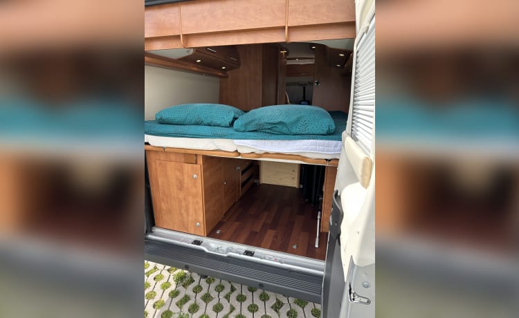 MaliBUS – Malibu Carthago luxe camperbus 2P